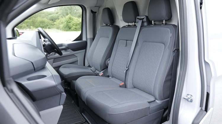FORD TRANSIT CUSTOM 320 L2 DIESEL FWD 2.0 EcoBlue 150ps H1 Multicab Trail